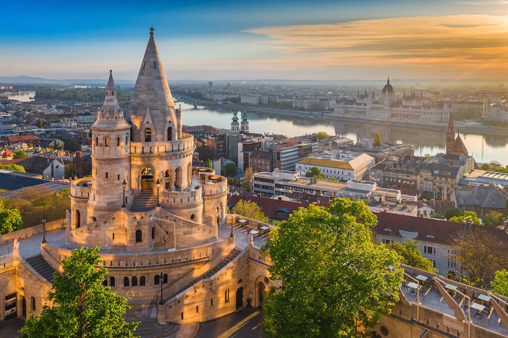 Budapest_AdobeStock_302888101-WEB