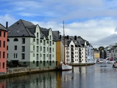 15-daagse-noorse-fjorden-cruise‑september‑2026-port-alesund-norway-c037-scaled