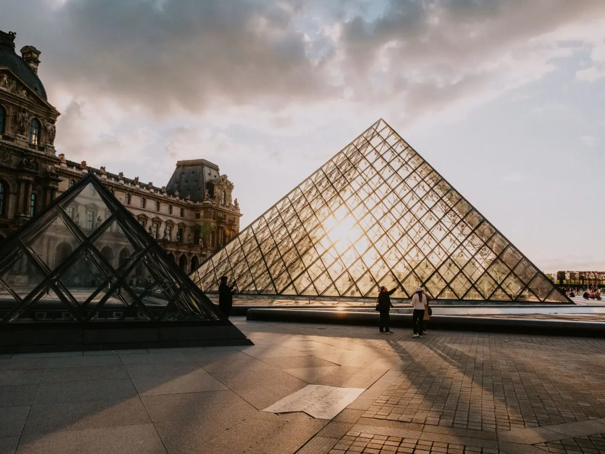 Louvre pexels-matreding-11783028